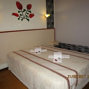 Habitación con 2 Camas Individuales